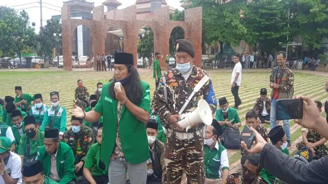 Dua Kubu Gelar Aksi Bersamaan Terkait Polemik Menag Gus Yaqut di Cirebon