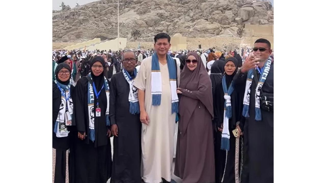 Bupati Aceh Selatan Mirwan MS Umrah dengan Istri