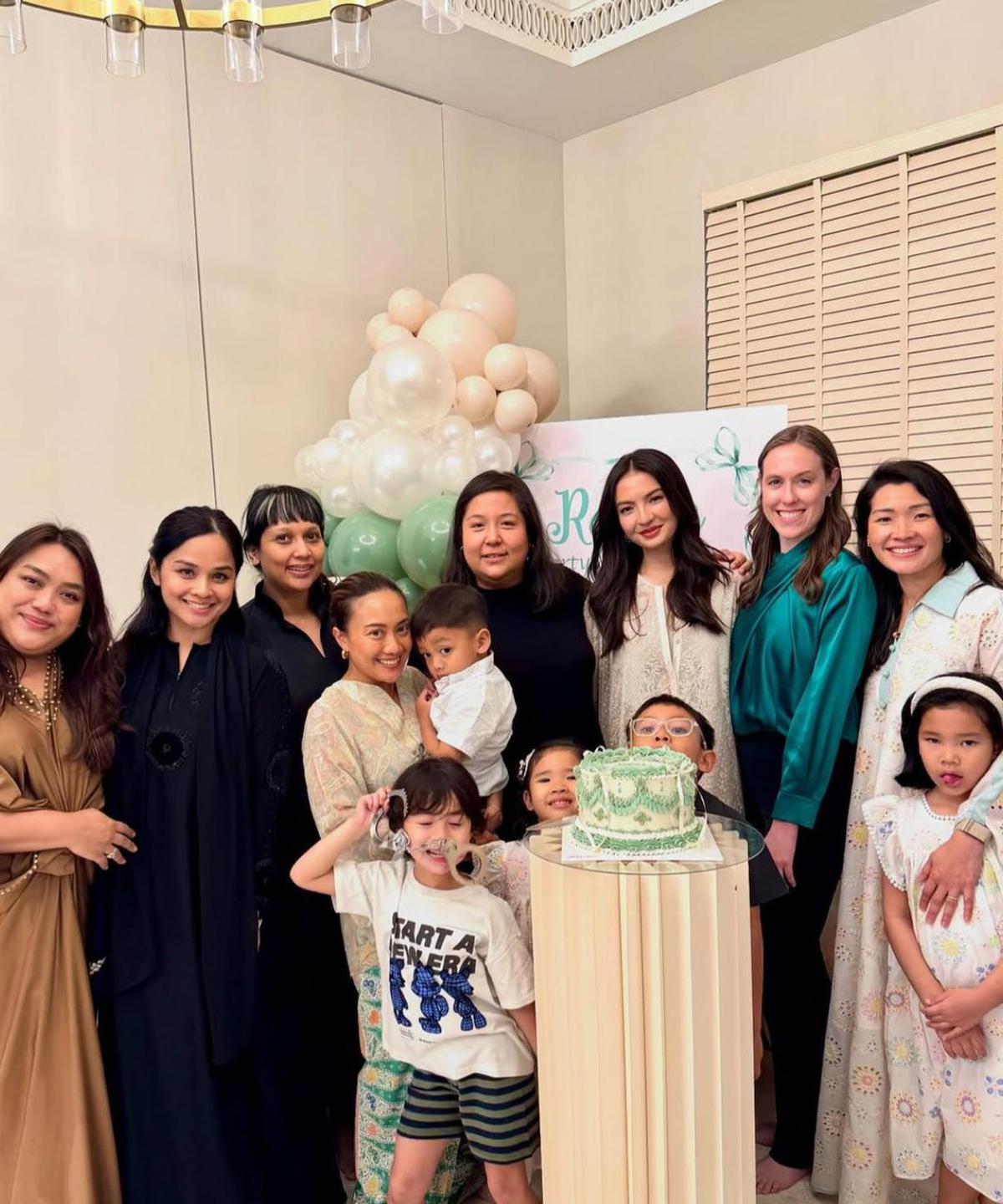 7 Potret Raline Shah Rayakan Ulang Tahun ke-40 di Malaysia dengan Nuansa Buka Puasa, Ini Momen Harunya