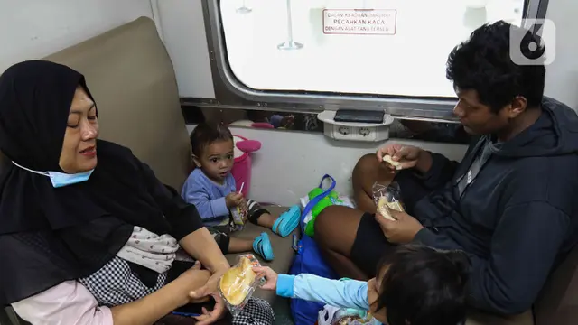 Mudik Lebih Awal di Stasiun Pasar Senen