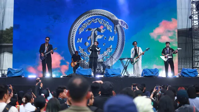 Feast tampil di Joyland Festival 2024