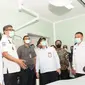 Perwakilan KSP Staf Deputi II KSP dr Noch T Malissa saat lakukan kunjungan didampangi Wali Kota Bontang Basri Rase dan Direktur RSUD Taman Husada Bontang dr Suhardi, di ruang Cath Lab.