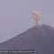 Gunung Semeru erupsi 9 kali beruntun, Sabtu pagi (4/4/2026). (Liputan6.com/Hermawan Arifianto)