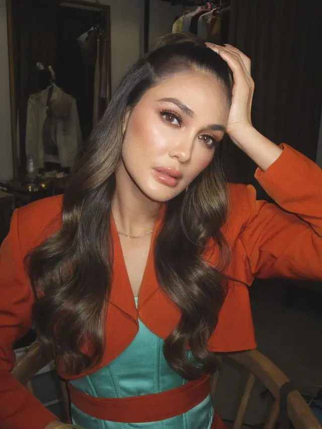 Luna Maya tetap cantik di usia 39 tahun (Instagram/lunamaya)