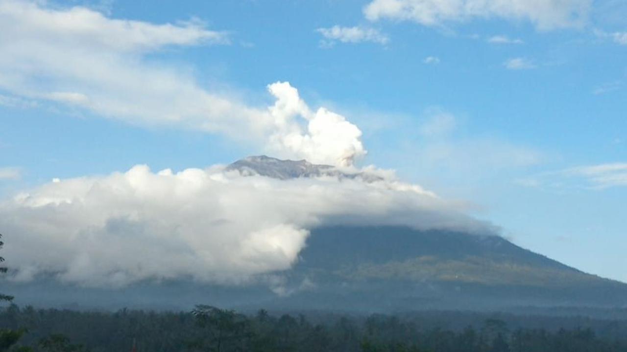 “Karena gunung sudah ada bhisama, itu merupakan kawasan disucikan maka itu kita melarang pendakian gunung,”