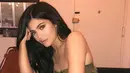 Kylie Jenner pun tampul seksi dalam balutan jumpsuit tanpa lengan. (instagram/kyliejenner)