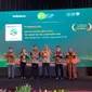 Manajemen PT Berau Coal saat menerima penghargaan TOP CSR Awards 2023 di Jakarta.