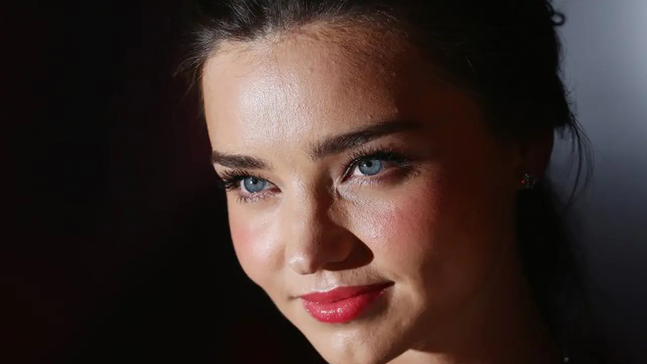 Tips Memakai Blush-On ala Miranda Kerr