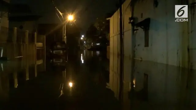 Diguyur hujan deras, sejumlah pemukiman warga seperti perumahan Dosen IKIP, di Bekasi ,Jawa Barat, Kamis malam, terendam banjir.