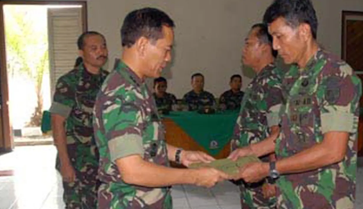 Citizen6, Bandung: Penutupan Penataran MTT Intelijen Kodam III/Siliwangi oleh Pangdam III/Siliwangi Mayjen TNI Sonny Widjaja di Rindam III/Siliwangi, Jalan Menado Bandung, Kamis (28/6). (Pengirim: Kodam3 Pendam).