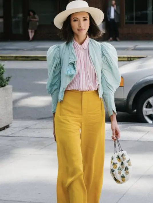 Adapun nuansa pastel yang terlihat manis bisa tapil beda dengan paduan warna kuning.  [Foto: Pinterest]