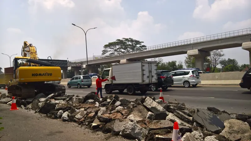 PT Jasa Marga (Persero) Tbk Regional JabodetabekJabar melanjutkan kembali pekerjaan pemeliharaan jalan dengan rekonstruksi perkerasan di ruas Tol Jakarta-Bogor-Ciawi (Jagorawi).