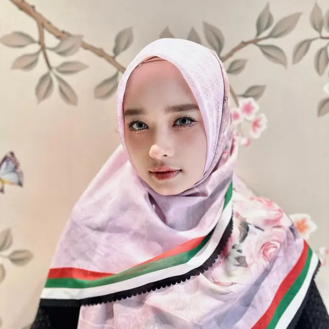 Potret 6 Artis Pakai Jilbab Motif Bendera Palestina, Mendukung dengan Berbagai Cara