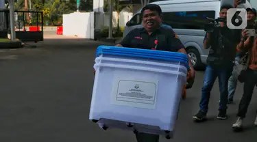 Penyidik Kejaksaan Agung (Kejagung) telah menggeledah kantor Kementerian Komunikasi Informatika setelah Menkominfo Johnny G. Plate ditetapkan tersangka, di Jalan Medan Merdeka Barat, Jakarta, Rabu (17/5/2023). (Liputan6.com/Angga Yuniar)