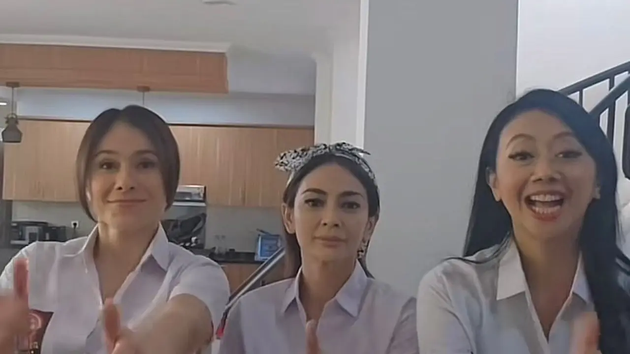 Wulan Guritno, Masayu Anastasia, dan Asri Welas Tampil Muda dengan Seragam SMA (TikTok/@wulanguritno81)