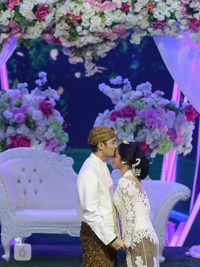 [Bintang] Dewi Perssik