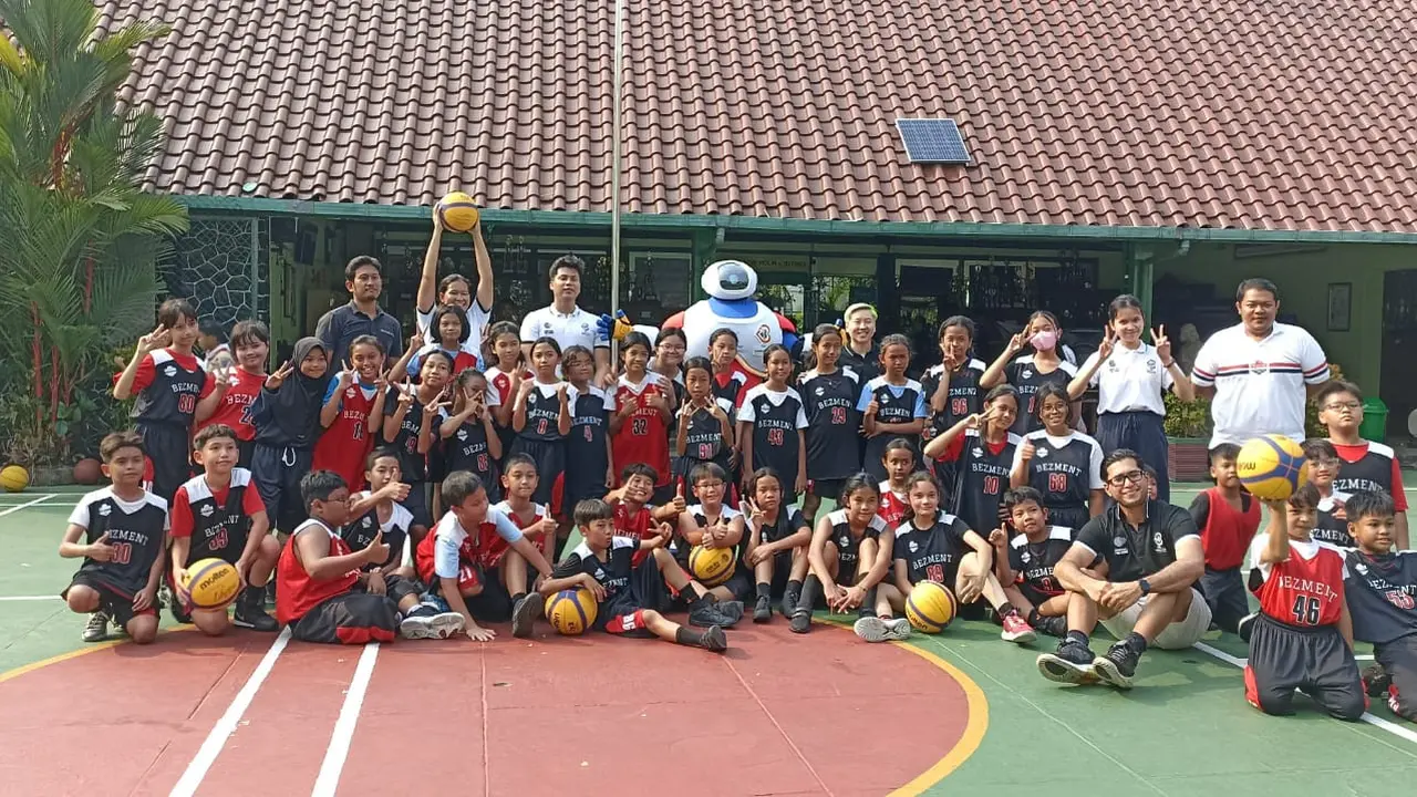 FIBA World Cup 2023 Tinggal Sebulan Lagi, Maskot JIP Sambangi Sekolah-Sekolah di Jakarta