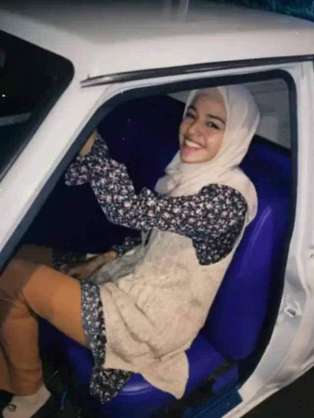 3 Potret Susan Sameh Tampil Cantik dengan Hijab, Bikin Pangling