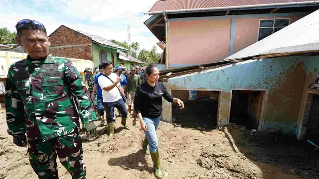 Bantuan kemanusiaan dan membangun fasilitas umum untuk menunjang pemulihan korban bencana banjir di Kabupaten Solok, Sumatera Barat (Sumbar).