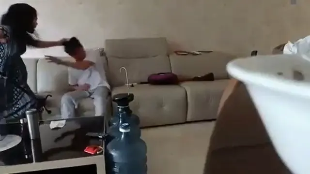 Video Istri Aniaya Suami Stroke (sumber: twitter/@danielht2009)