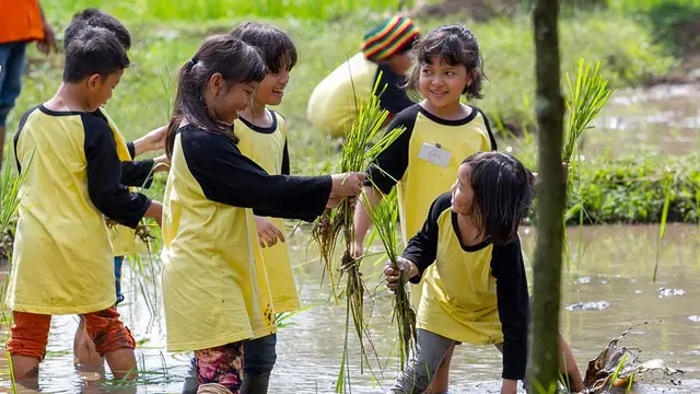 Kampung Wisata Cinangneng di Bogor, Liburan Seru Sambil Belajar Ala Pedesaan