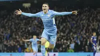Manchester City unggul 1-0 melalui Phil Foden pada menit ke-8. Gol tersebut sekaligus menjadi gol ke-500 The Citizens di tangan Pep Guardiola. Ia menjadi pelatih tercepat yang megoleksi 500 gol di Liga Inggris hanya dari 207 laga, mematahkan rekor Jurgen Klopp dalam 234 laga. (AP/Jon Super)