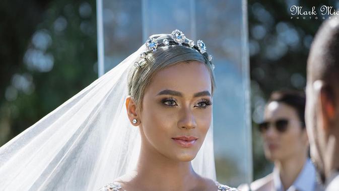 Resmi Menikah Kimmy  Jayanti  Tunjukkan Gaun  Pengantin yang 