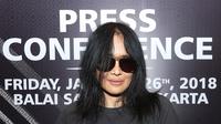 Bukan hanya musik, Atiek CB, yang sudah cukup lama meninggalkan industri musik di tanah air ini juga bercerita sedikit soal kehidupannya di Amerika. Tinggal bersama keluarganya, Atiek hanya menjadi ibu rumah tangga. (Bambang E.Ros/Bintang.com)