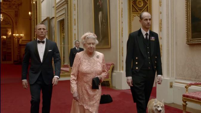 Ratu Elizabeth II dan Daniel Craig dalam skit di Pembukaan Olimpiade 2012 (YouTube/ Olympic)