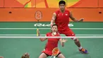 Ganda campuran Indonesia, Praveen Jordan dan Debby Susanto saat menghadapi ganda campuran asal Jerman, Michael Fuchs dan Birgit Michels dalam babak penyisihan Grup A Olimpiade 2016 di Rio de Janeiro, Brasil, Jumat (12/8). (AFP PHOTO/Ed Jones)