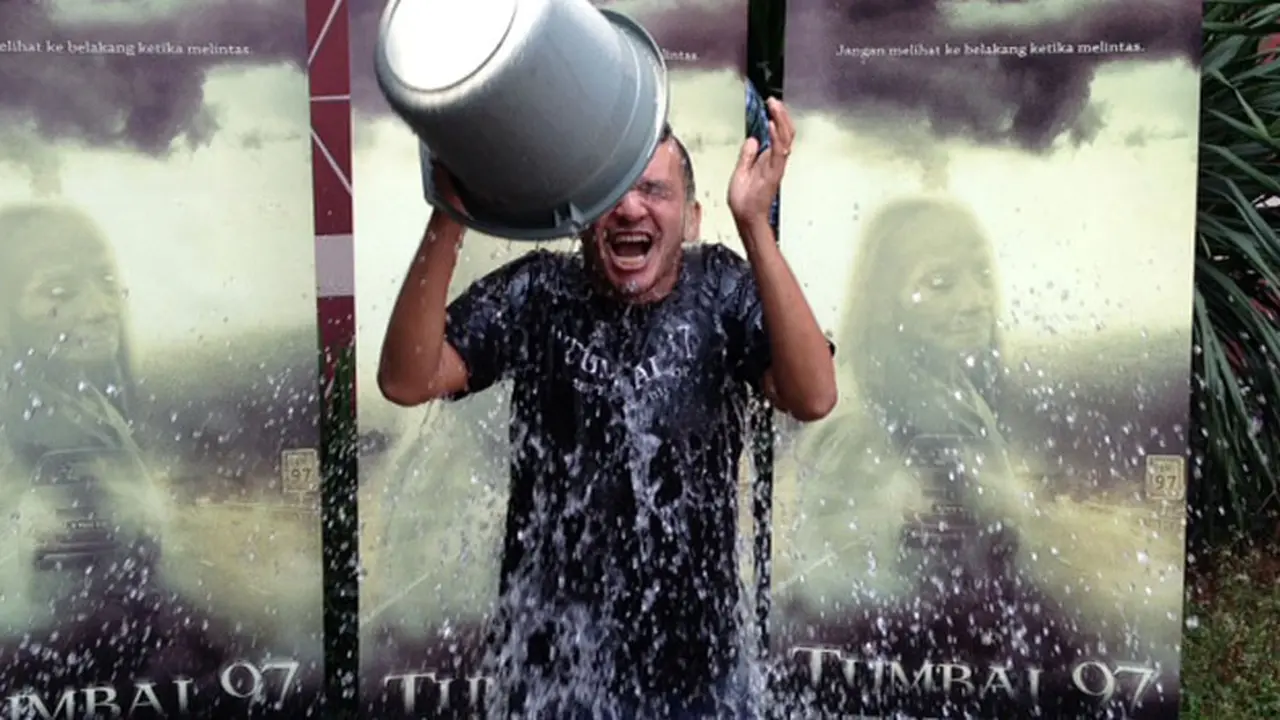Lakukan Ice Bucket Challenge, Ruben Onsu Tantang Istri