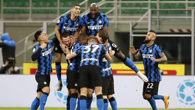 FOTO: Ibrahimovic Diusir Wasit, Eriksen Bawa Inter Milan Depak AC Milan dari Coppa Italia