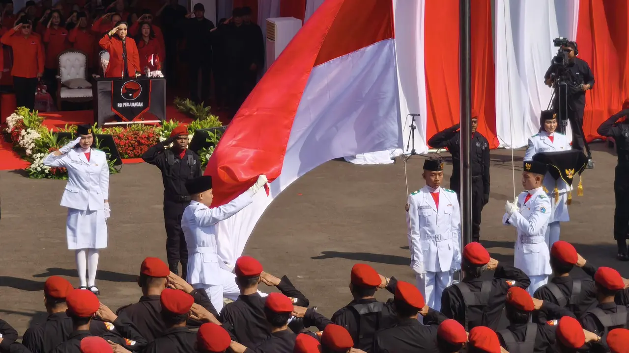 Megawati Menangis saat Pimpin Upacara HUT RI di Markas PDIP
