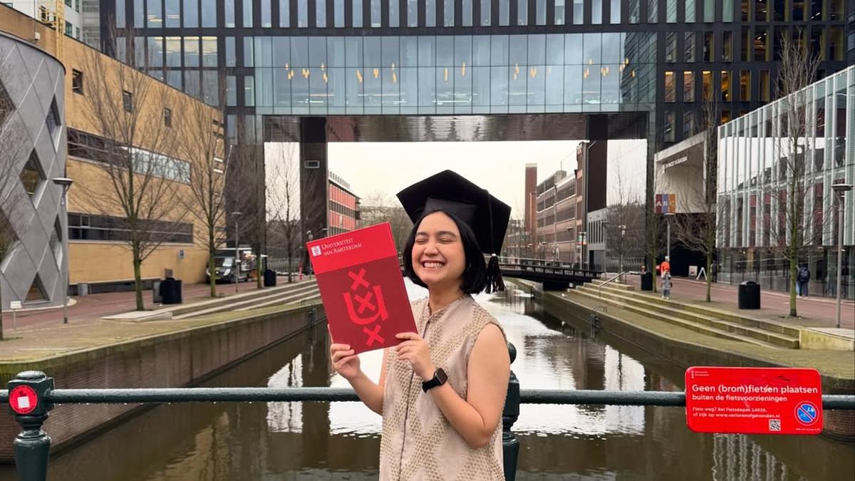 Rachel Amanda Ambil Ijazah Magister di Belanda, Nyaris Bare Face yang Pancarkan Cantik Natural