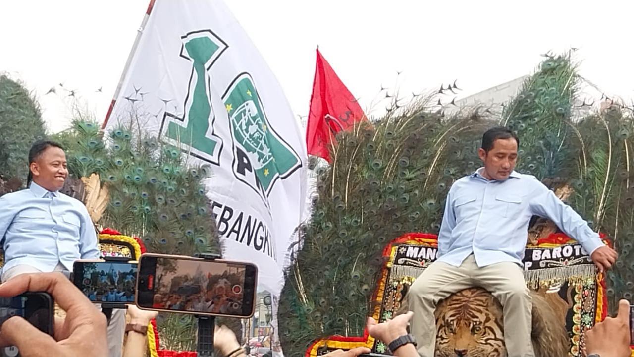 Diusung 12 Parpol di Pilkada Depok, Supian-Chandra Daftar ke KPU Diarak Reog Ponorogo