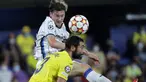 Villarreal harus puas bermain imbang 2-2 dengan tamunya Atalanta dalam laga matchday pertama Grup F Liga Champions 2021/2022 di La Ceramica Stadium, Selasa (14/9/2021). Gol bek Atalanta, Robin Gosens pada menit ke-83 membuyarkan keunggulan 2-1 Villarreal. (Foto: AP/Alberto Saiz)