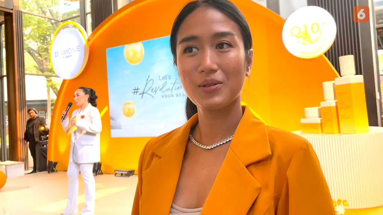 Chef Renatta Moeloek menjadi duta produk kosmetik sebuah brand kecantikan