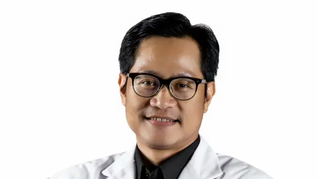 dokter spesialis penyakit dalam dan konsultan gastroenterohepatologi di MRCCC Siloam Hospitals Semanggi, Saut Horas H. Nababan