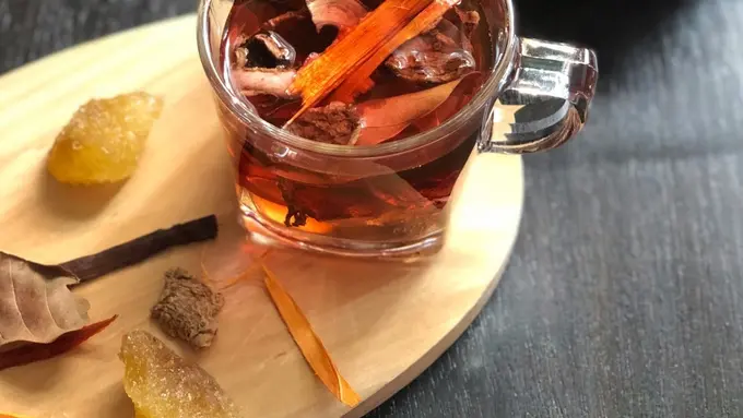 ilustrasi minuman tradisional yang menghangatkan saat suhu dingin/unsplash