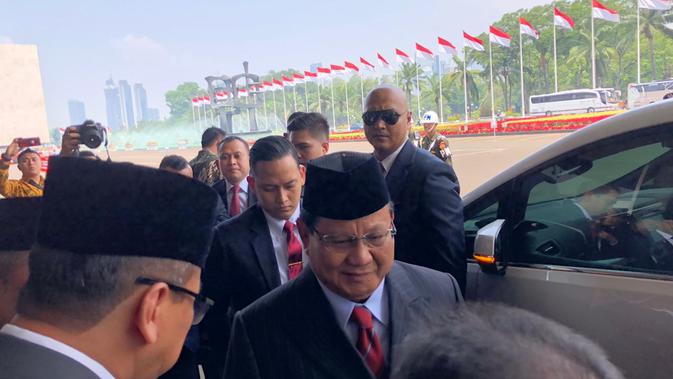Prabowo Subianto tiba di Gedung Nusantara III, Kompleks Parlemen. (Liputan6.com/Delvira Hutabarat)