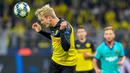 Julian Brandt. Gelandang serang Jerman berusia 26 tahun yang kini masih membela Borussia Dormund sejak didatangkan pada awal musim 2019/2020 dari Bayer Leverkusen, hingga kini telah tampil dalam 125 laga di semua ajang dengan torehan 20 gol dan 21 assist. Ia langsung mencetak 1 gol di laga debutnya bareng Dortmund saat menghadapi FC Augsburg di pekan pertama Bundesliga 2019/2020 (17/8/2019) dalam laga yang berakhir dengan kemenangan 5-1. (AFP/John MacDougall)