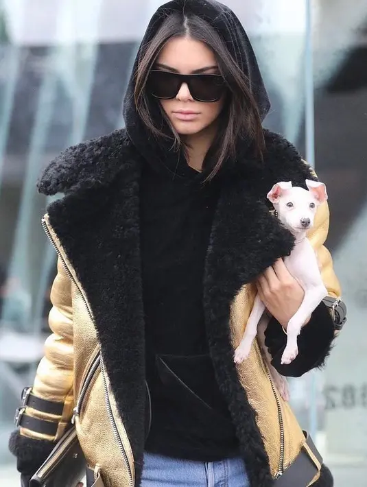 "Namun aku miliki banyak pekerjaan. Bukan hanya catwalk namun hal lain," ujar Kendall Jenner. (instagram/kendalljenner)