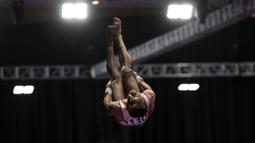 Agus Prayoko pesenam Indonesia yang turun di nomor kuda lompat ( pole vault) berhasil meraih medali perunggu di Asian Games 2018 yang bertempat di JIExpo Kemayoran Hall D, Jakarta Jumat (24//8/2018). (Bola.com/Peksi Cahyo)