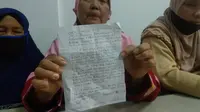 Tiga orang nenek yang kena PHK di pabrik pengolahan ikan di Kendari.(Liputan6.com/Ahmad Akbar Fua)