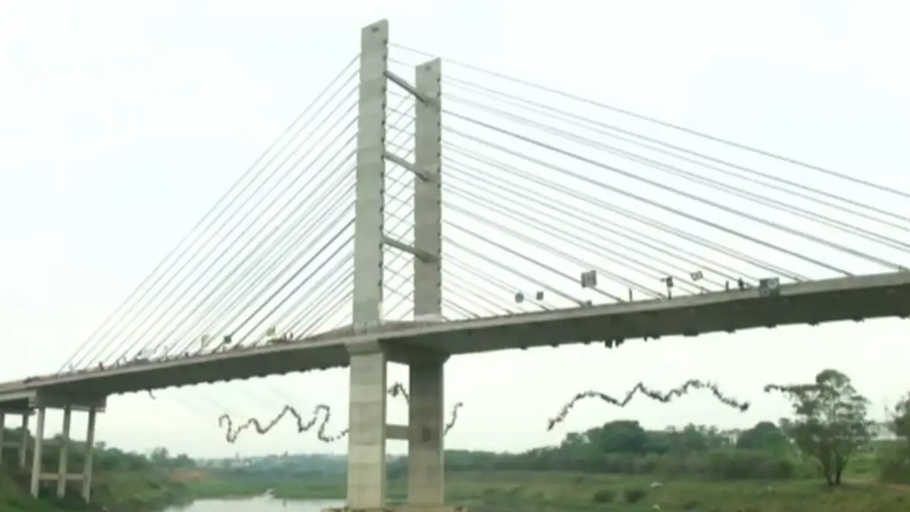 Aksi rope jumping yang dilakukan 245 orang di Brasil. (Screen Grab)