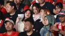Suporter wanita Timnas Indonesia hadir menyaksikan pertandingan melawan Brunei Darussalam pada laga Kualifikasi Piala Dunia 2026 Zona Asia di Stadion Utama Gelora Bung Karno (SUGBK), Kamis (12/10/2023). (Bola.com/M Iqbal Ichsan)