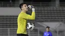 Kiper Timnas Indonesia, Nadeo Argawinata, saat latihan di Stadion Madya, Jakarta, Selasa (11/5/2021). Latihan tersebut untuk persiapan jelang Kualifikasi Piala Dunia 2022 Zona Asia. (Foto: Bola.com/M Iqbal Ichsan)