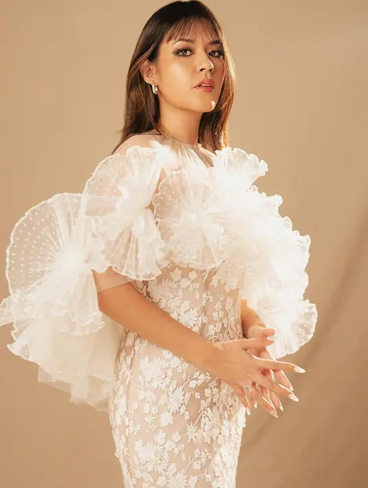 Warna rambut balayage terlihat begitu memesona, hadirkan kesan modern pada tampilan. [Foto: Instagram/ Winston Gomez]