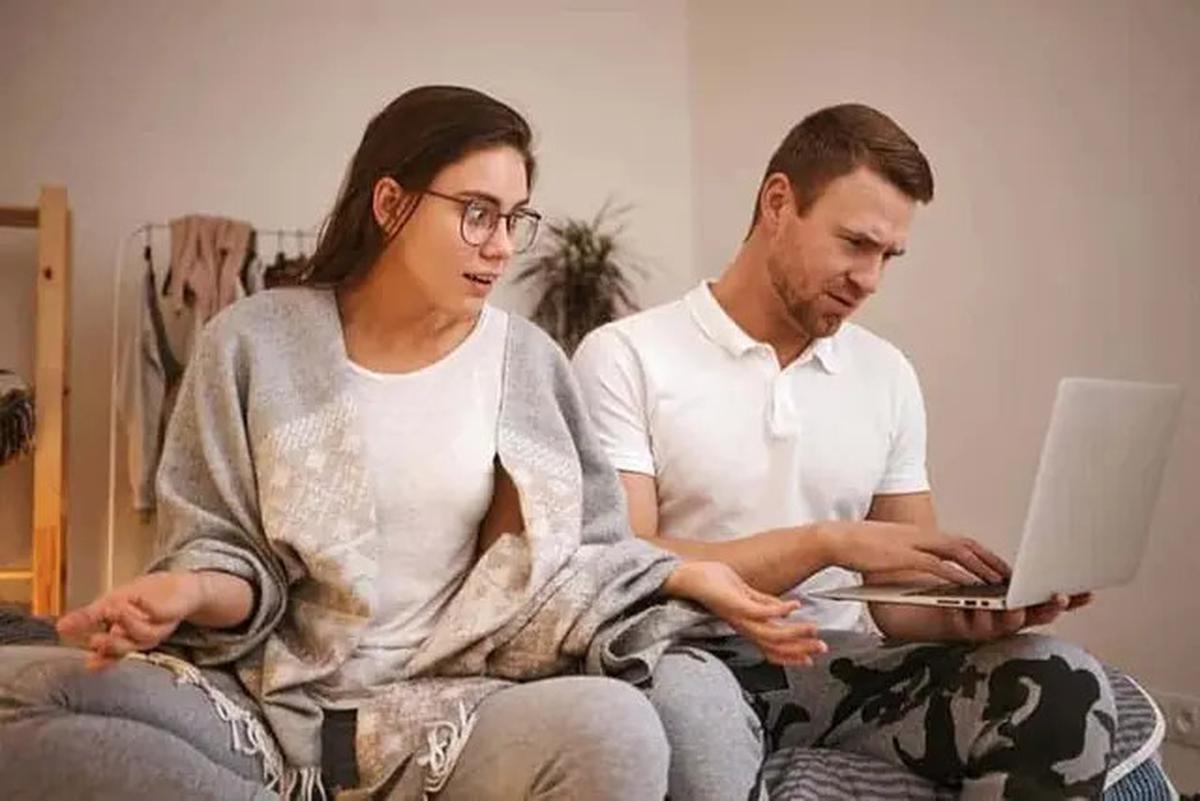 Gaya Komunikasi Perempuan yang Bisa Memikat Hati Pria, Rahasia untuk Hubungan yang Lebih Harmonis