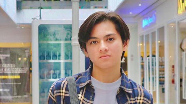 6 Momen Ulang Tahun Rey Bong, Dirayakan di Lokasi Syuting Dari Jendela SMP